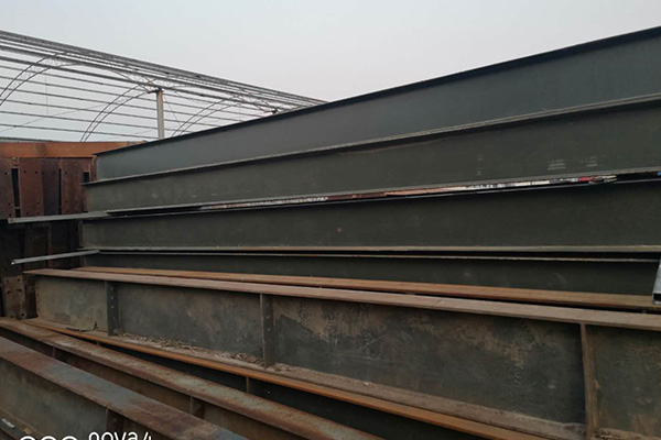 出售48*82*10行車房，柱子400*200，大梁600變400*200，行車梁400*260，檁條全鍍鋅200，開間6.3米